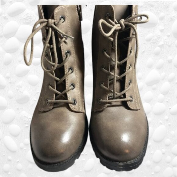 PENNINGTONS - LEAH TAUPE COMBAT STYLE BOOT -NWT SIZE 8W - Picture 8 of 11